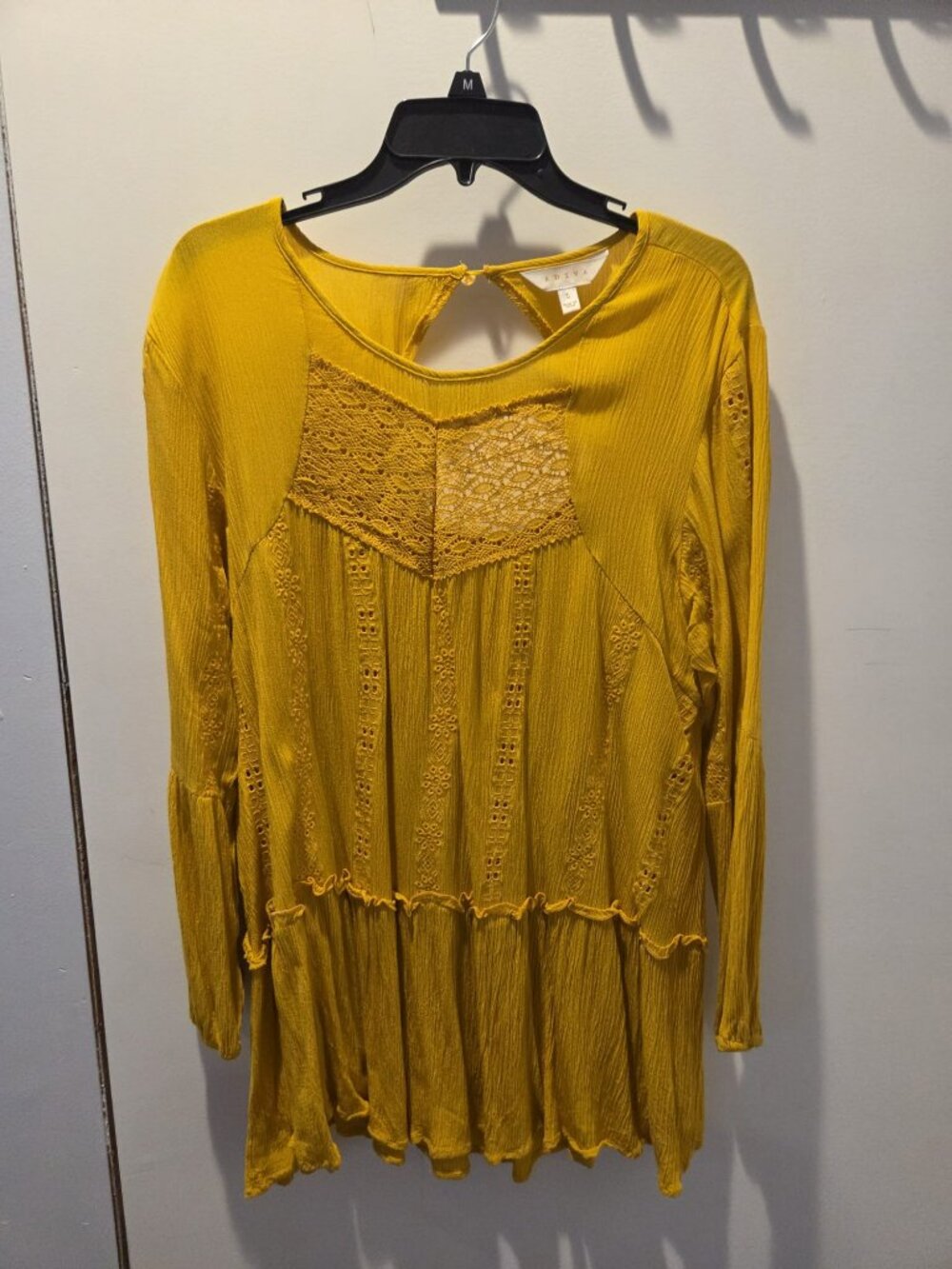 Adiva Womens size L long sleeve top with lace embroidery